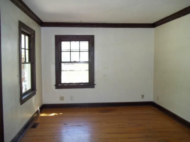 122 Brighton Ave, Kansas City, MO 64123