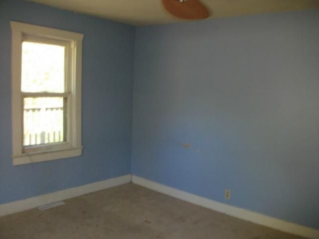 8620 E 29th Ter, Kansas City, MO 64129