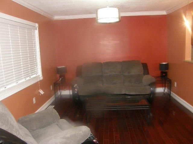 8621 E 31st St, Kansas City, MO 64129
