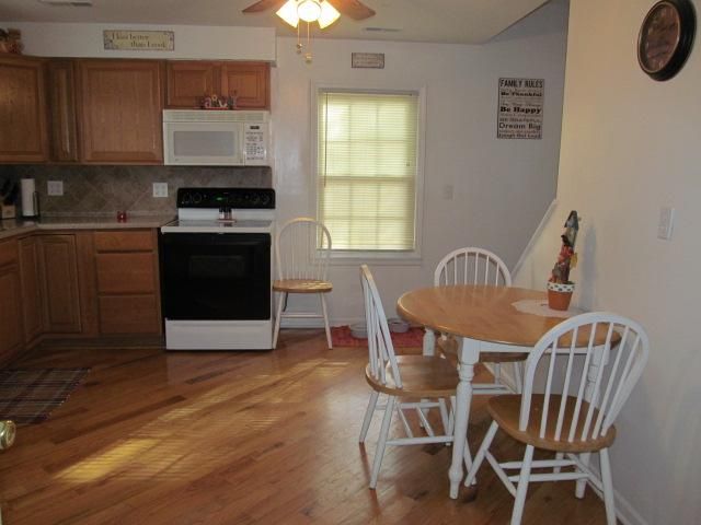 135 E 3rd St, Tonganoxie, KS 66086