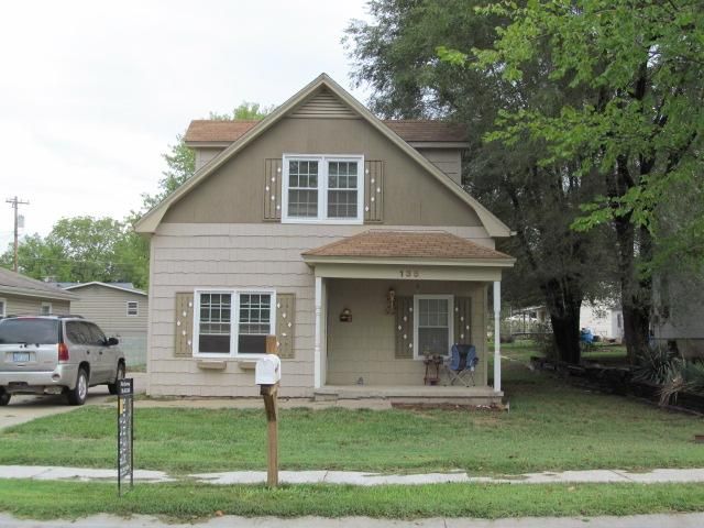 135 E 3rd St, Tonganoxie, KS 66086