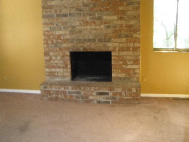 1724 E 97th St, Kansas City, MO 64131