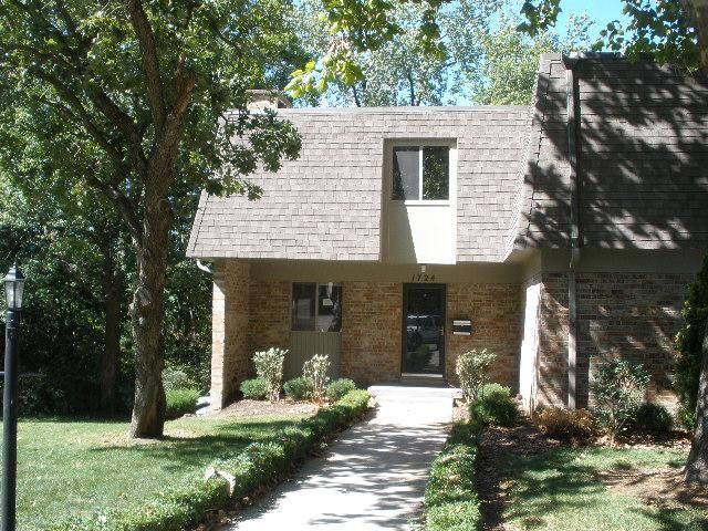 1724 E 97th St, Kansas City, MO 64131