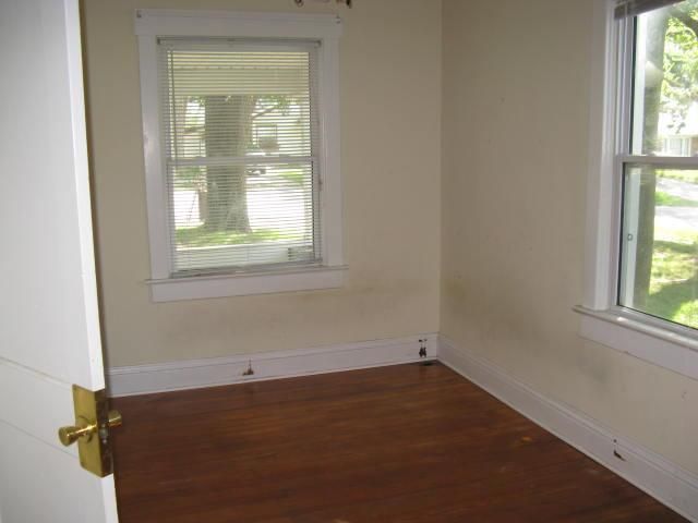 11318 E Park St, Sugar Creek, MO 64054