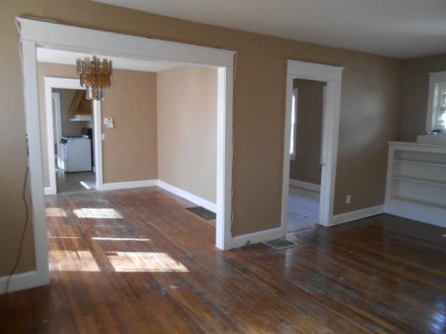 5736 Forest Ave, Kansas City, MO 64110
