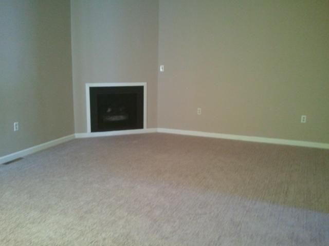 7821 W 61st Ter, Overland Park, KS 66202