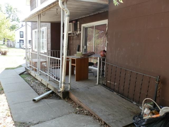 406 W 5th St, Cameron, MO 64429