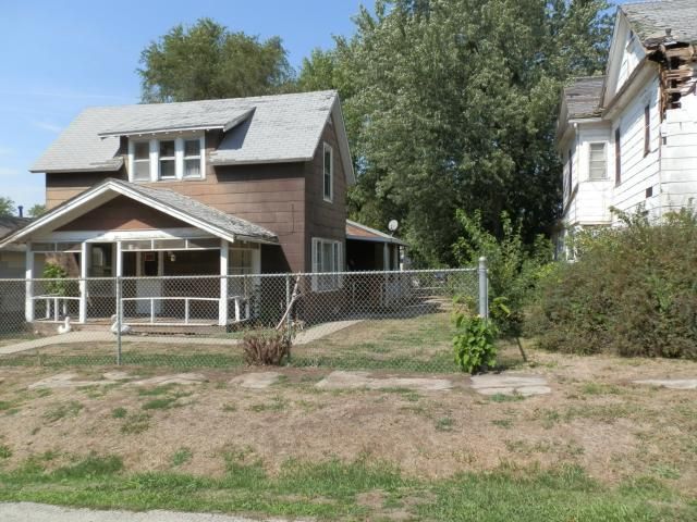406 W 5th St, Cameron, MO 64429