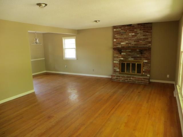 9418 Craig Dr, Overland Park, KS 66212