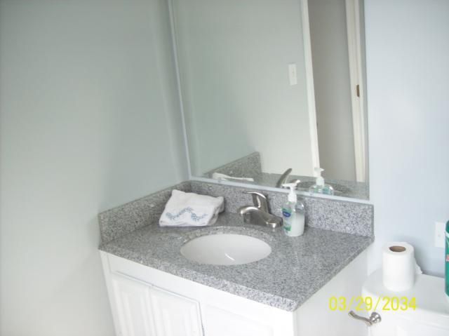 8607 E 92nd Ter, Kansas City, MO 64138