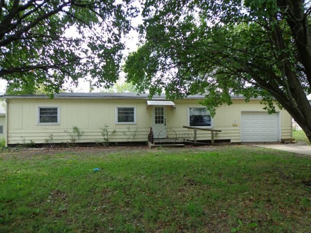 1019 E Wea St, Paola, KS 66071