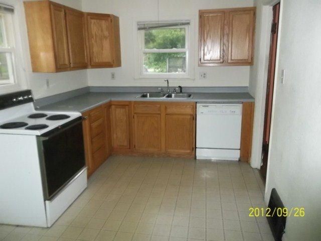 700 S Pine St, Holden, MO 64040