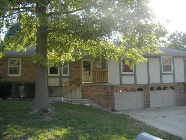 5325 Westridge Rd, Kansas City, MO 64133
