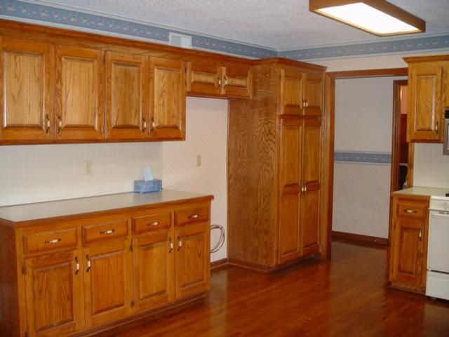 5221 NE Sawgrass Dr, Lee's Summit, MO 64064