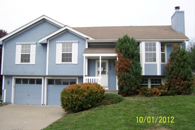 1702 W Christie Ln, Raymore, MO 64083