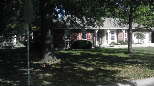 8945 Newton Dr, Overland Park, KS 66212