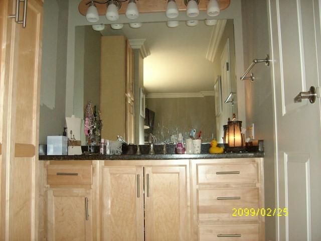 700 E 8th St #14 A, Kansas City, MO 64106