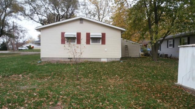 819 N Pine St, Cameron, MO 64429