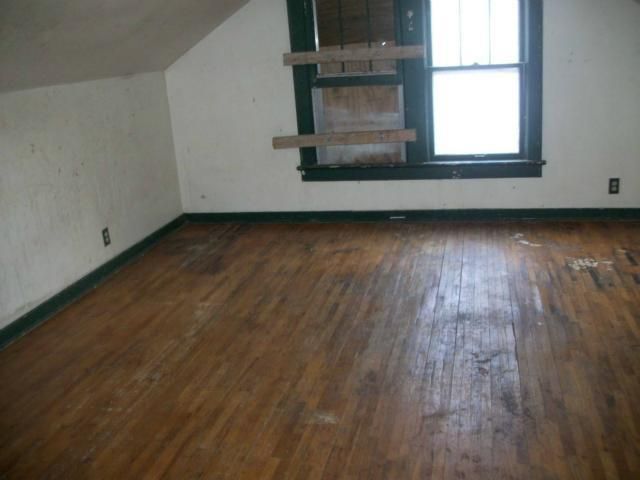 11641 E 16th St, Independence, MO 64052