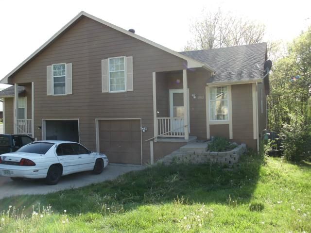 6902 Sobbie Rd, Kansas City, MO 64068