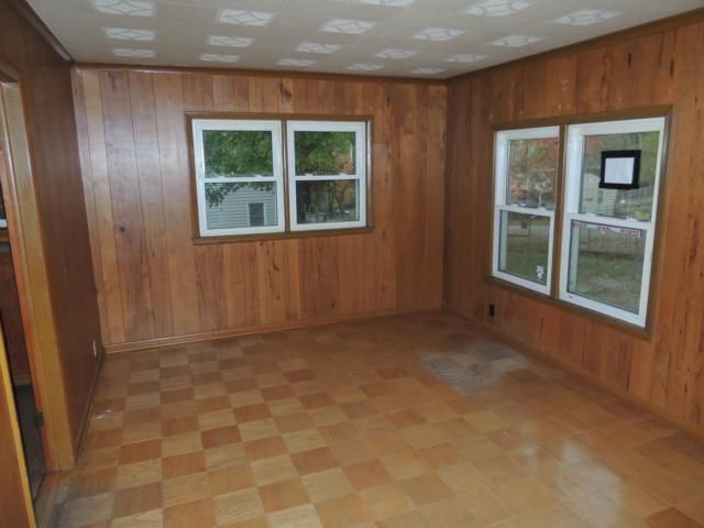 2416 S Overton Ave, Independence, MO 64052