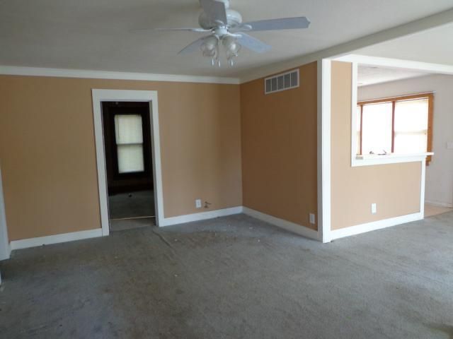 1026 Pacific Ave, Osawatomie, KS 66064