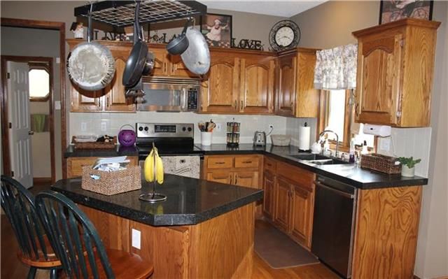 14030 Ash St, Overland Park, KS 66224