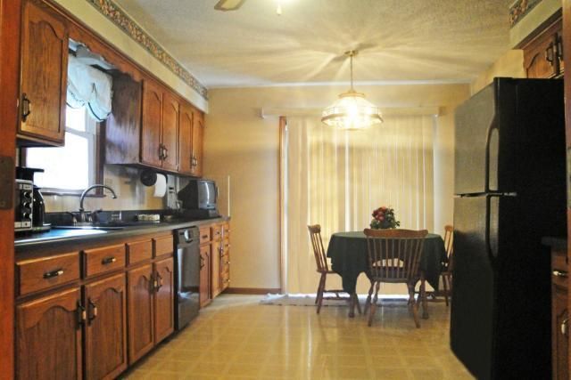 10503 NW 58th St, Kansas City, MO 64152