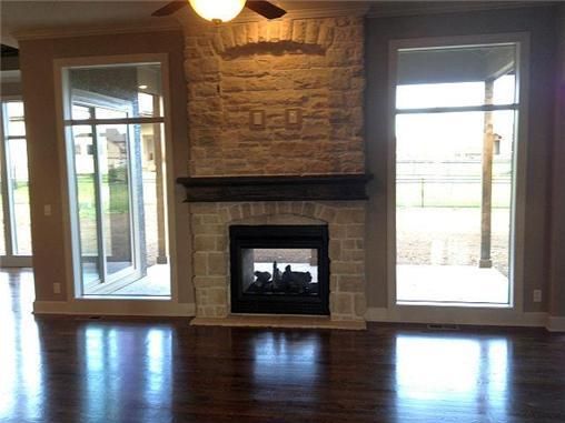15664 Barton St, Overland Park, KS 66221