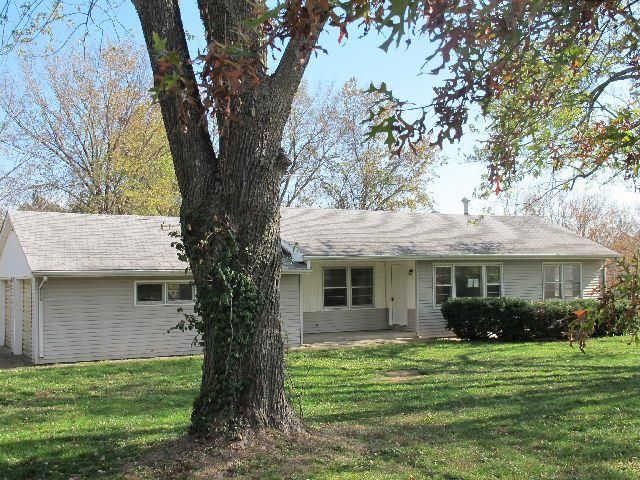 7409 Irwin Rd, Kansas City, MO 64133