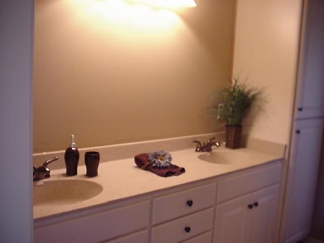 9639 N Adrian Pl, Kansas City, MO 64154