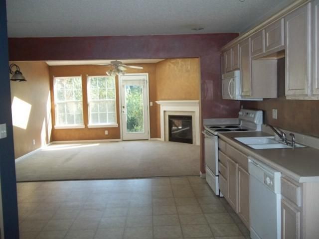 8666 NE 97th Ter, Kansas City, MO 64157