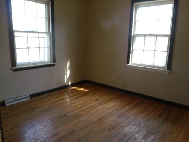 7402 E 56th Ter, Kansas City, MO 64129