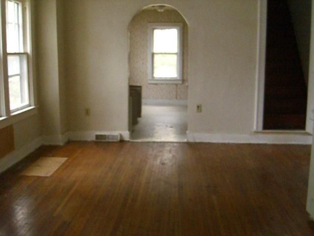 2114 S Scott Ave, Independence, MO 64052