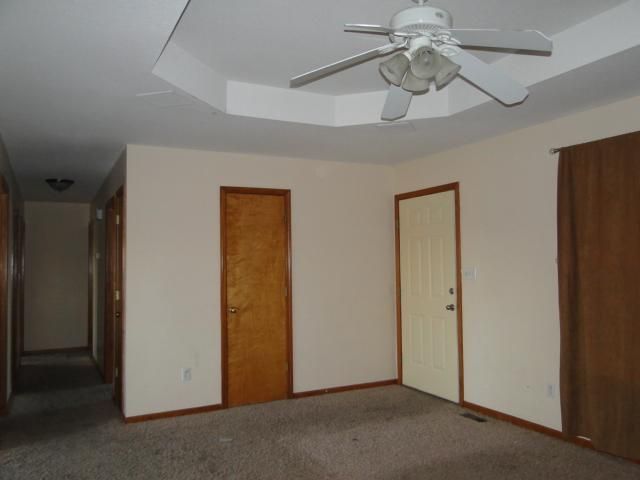 18405 E Blackhawk Trl, Independence, MO 64056