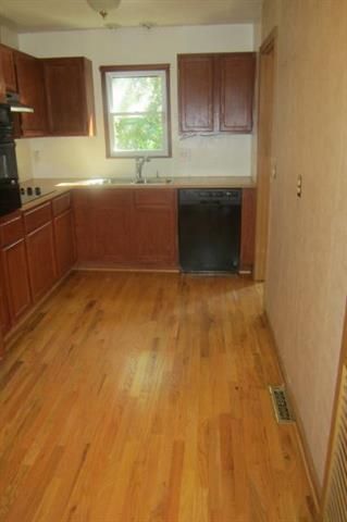 636 E 91st St, Kansas City, MO 64131