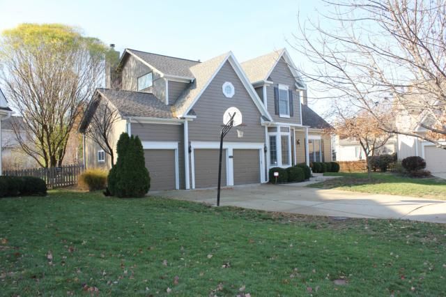 15822 Ash Ln, Overland Park, KS 66224