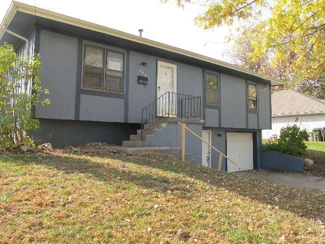 404 E Benning St, Odessa, MO 64076