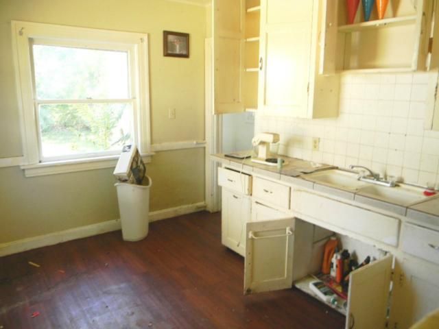 1845 E 68th St, Kansas City, MO 64132
