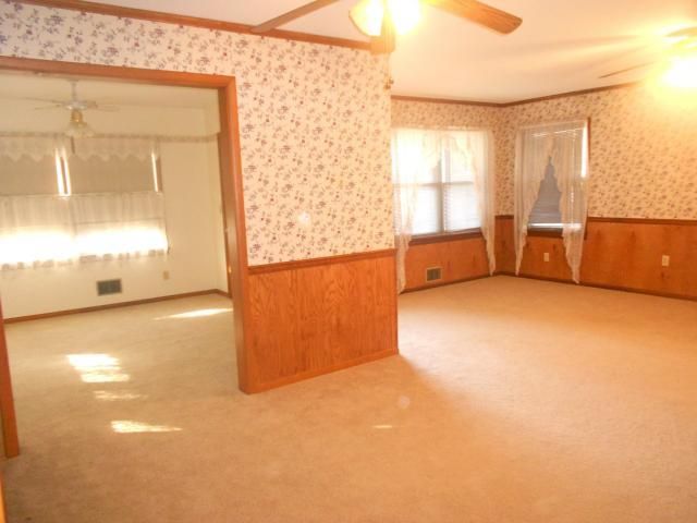2409 Willow St, Higginsville, MO 64037
