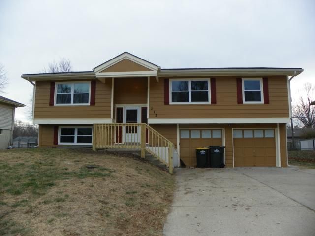 312 Highland St, Lansing, KS 66043
