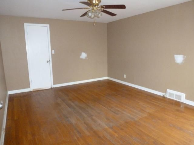 819 E 80th St, Kansas City, MO 64131
