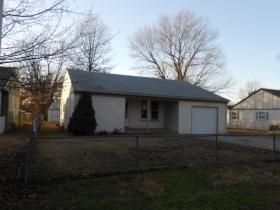 9046 Walnut St, Kansas City, MO 64114
