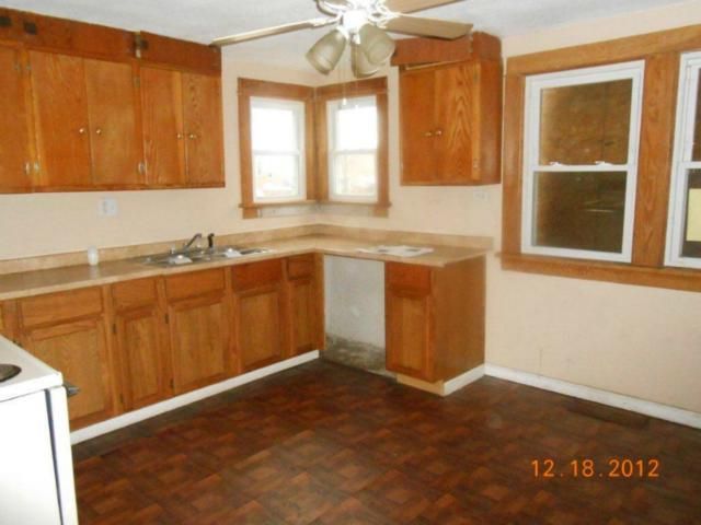 5005 E 8th St, Kansas City, MO 64124