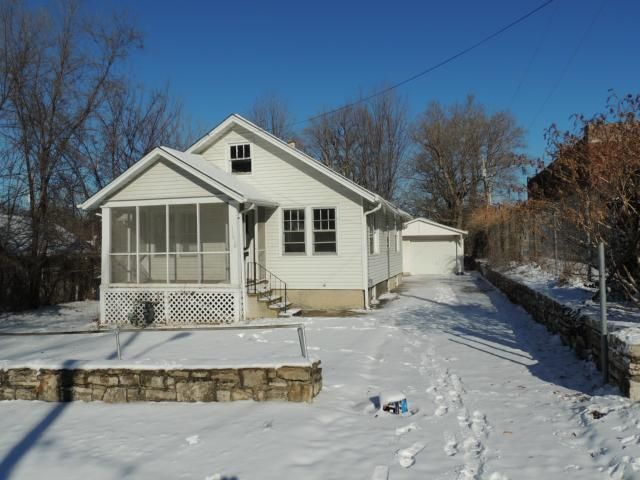 11616 E 16th St, Independence, MO 64052