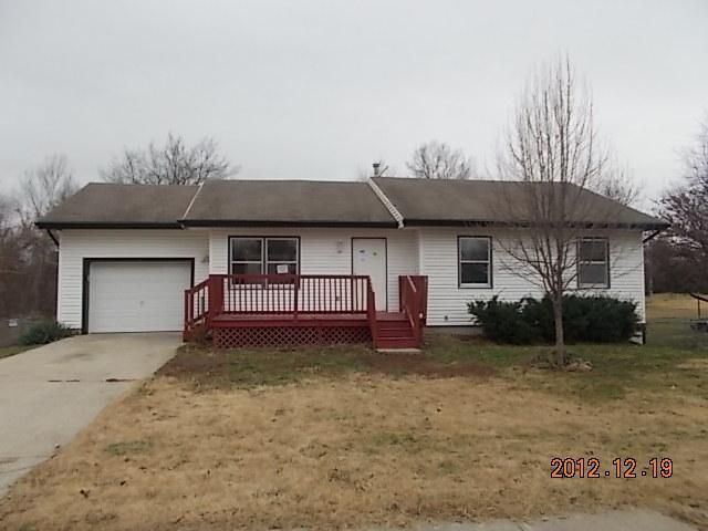 1705 Crestwood Dr, Harrisonville, MO 64701