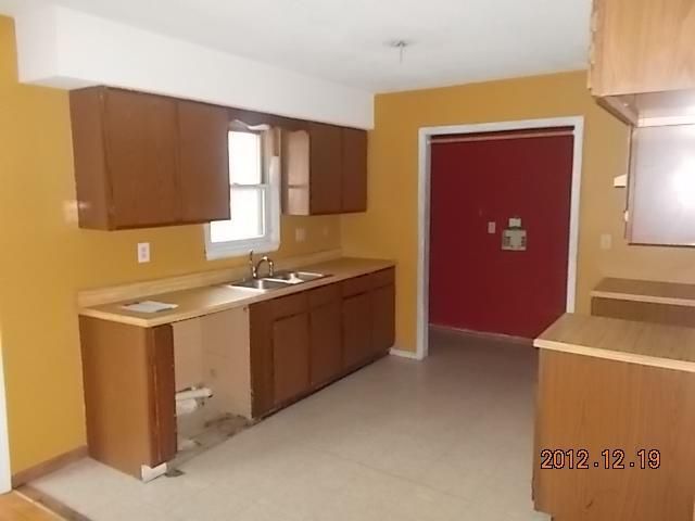 1705 Crestwood Dr, Harrisonville, MO 64701