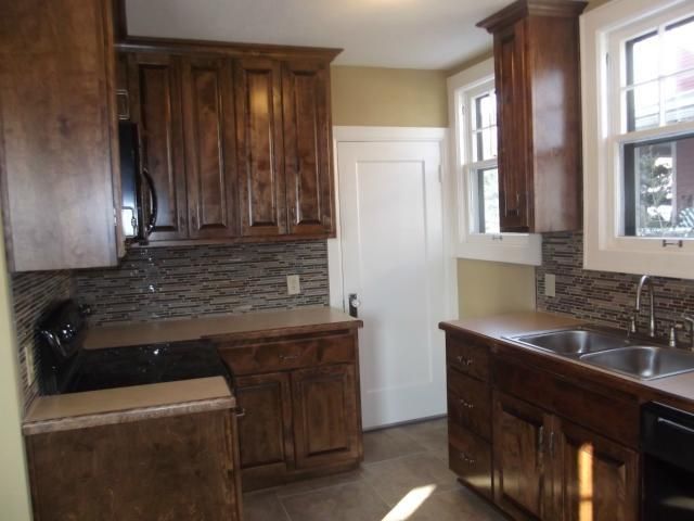 6149 Oak St, Kansas City, MO 64110
