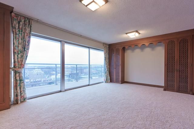 4545 Wornall Rd #1004-6, Kansas City, MO 64111