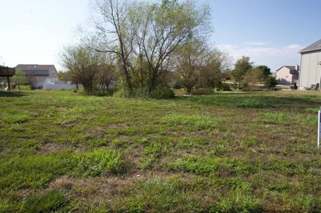 921 Birchwood Dr, Raymore, MO 64083